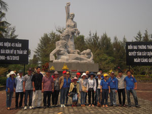 Đoàn viên TN công ty CP Du lịch - Dịch vụ nhận định keo nha cai An thăm hai địa chỉ đỏ tại Quảng Ngãi